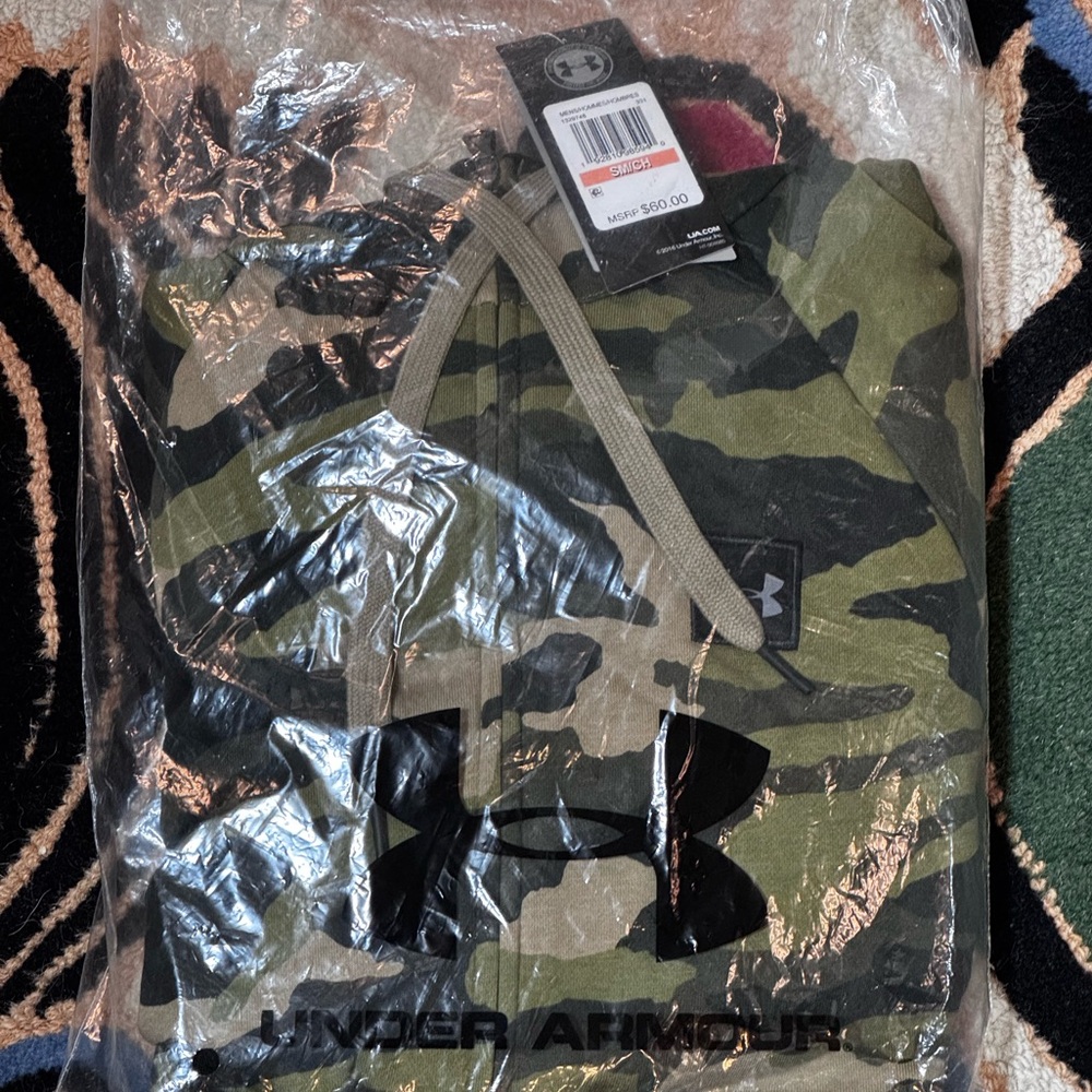 sealed Under Armour green and khaki cami hoodie